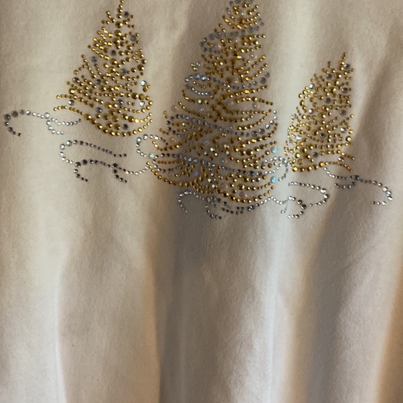 White 3 small  trees adorn the front banded sleeves and waistband  size m $15.00 - Picture 2 of 4